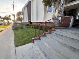 205 Avenue H in Redondo Beach, CA - Building Photo