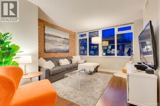 1055 Richards St in Vancouver, BC - Building Photo - Building Photo