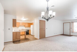 1700 Country Dr in Mitchell, SD - Building Photo - Building Photo