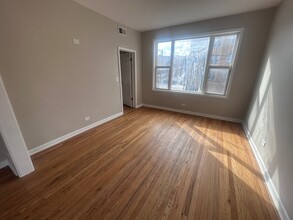 4256 W Addison St, Unit 2F in Chicago, IL - Building Photo - Building Photo