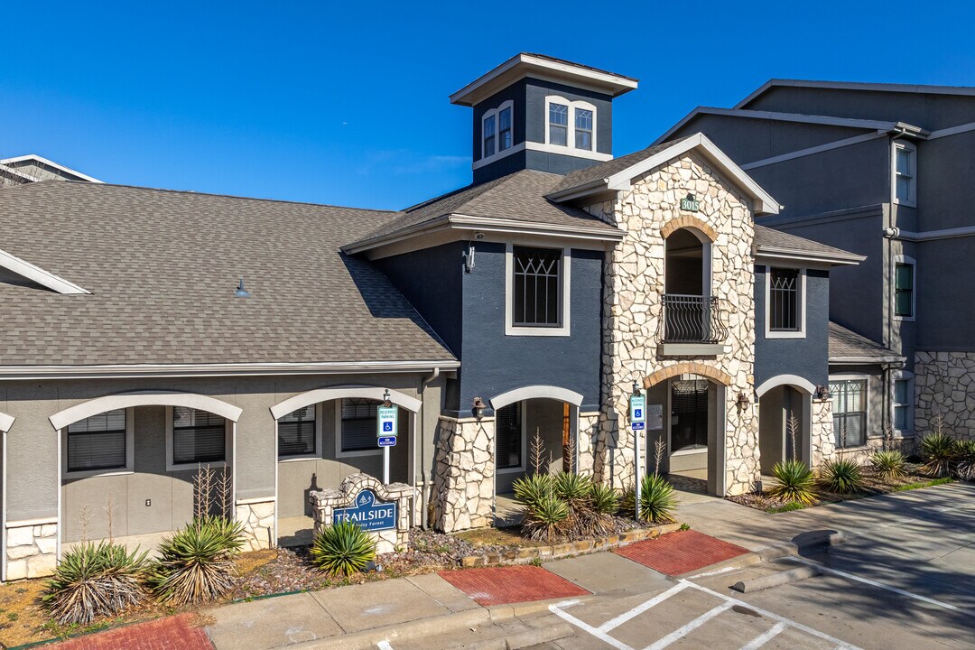 Trailside at Trinity Forest in Dallas, TX - Foto de edificio
