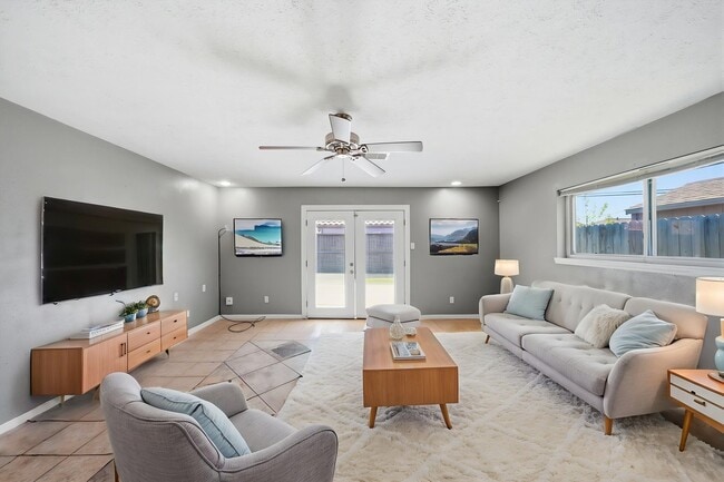 4908 Holly Park Dr in Pasadena, TX - Building Photo - Building Photo