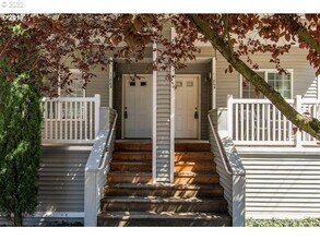 11865 SE Pine St in Portland, OR - Building Photo - Building Photo