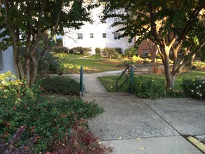 Kensington Gardens in Kensington, MD - Foto de edificio - Building Photo