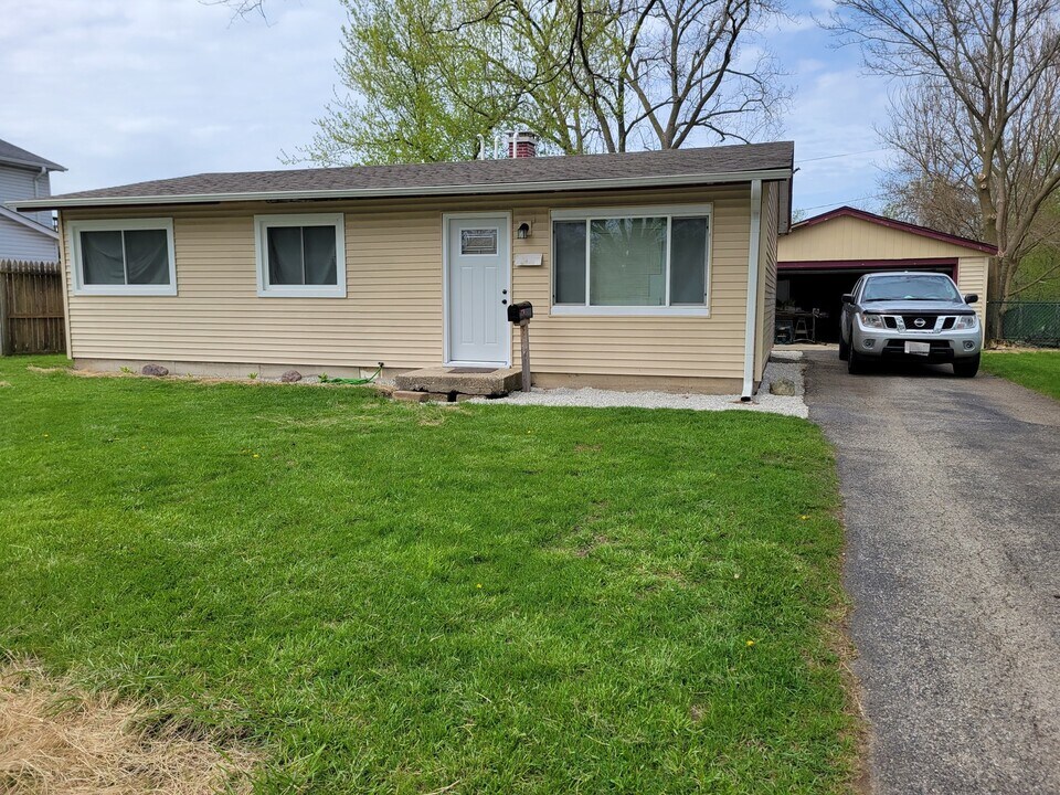 36348 N Edgewood Dr in Gurnee, IL - Building Photo