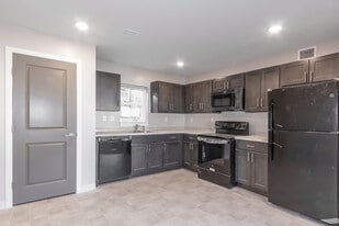 Woodland Village in Goffstown, NH - Building Photo