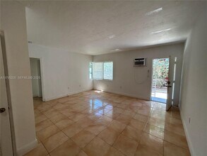 8321 Crespi Blvd in Miami, FL - Building Photo - Building Photo