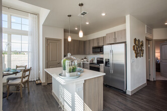 Avalon Southlands in Aurora, CO - Building Photo - Building Photo