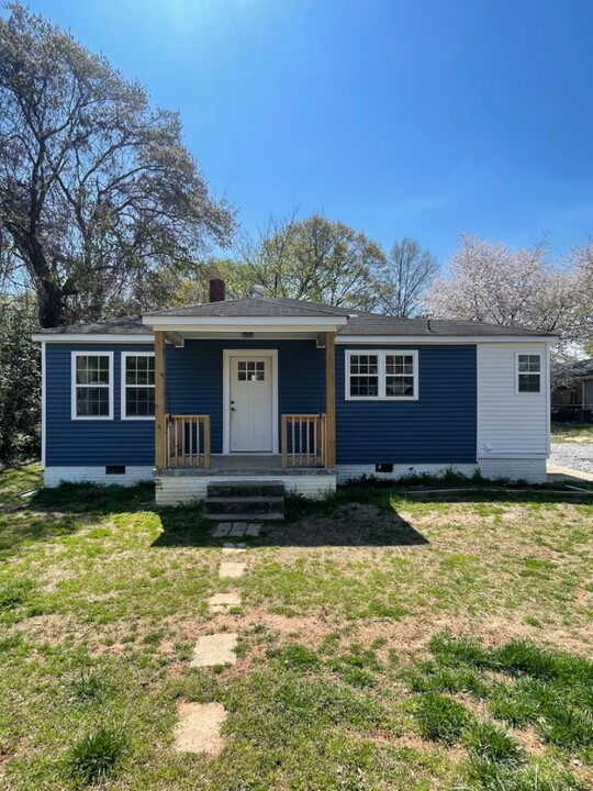 208 Carey Ave in Greer, SC - Building Photo