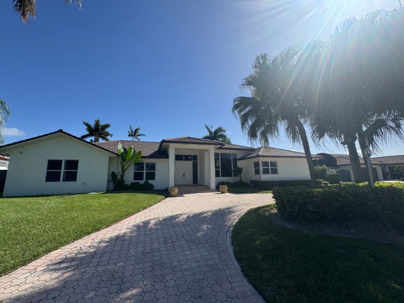 10840 SW 139th Rd in Miami, FL - Building Photo