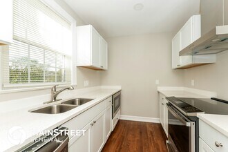 307 W Due West Ave in Nashville, TN - Foto de edificio - Building Photo