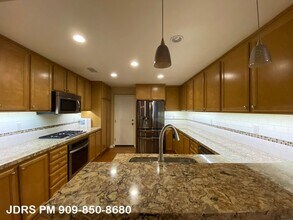 121 Roadrunner in Irvine, CA - Building Photo - Building Photo