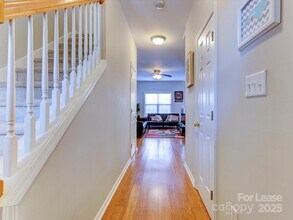 2107 Lennoxshire Square Ct in Charlotte, NC - Foto de edificio - Building Photo