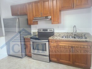 435 - 437 NW 34th St in Miami, FL - Foto de edificio - Interior Photo