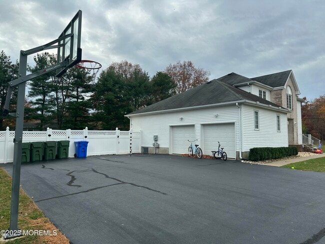 63 Jamestown Dr in Eatontown, NJ - Building Photo - Building Photo