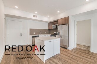 5727 La Mirada Ave in Los Angeles, CA - Building Photo - Building Photo