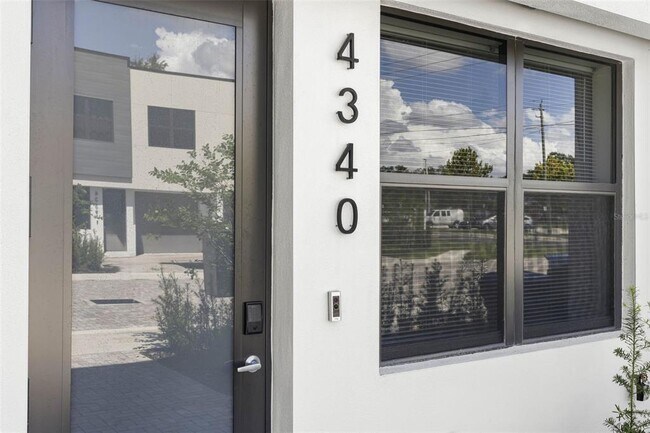 4340 Villa Alina Ct in Tampa, FL - Building Photo - Building Photo
