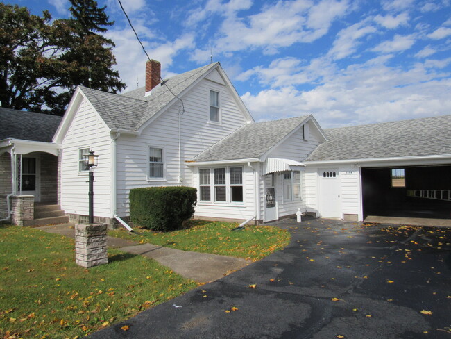 9644 N 2150th Ave in Geneseo, IL - Foto de edificio - Building Photo