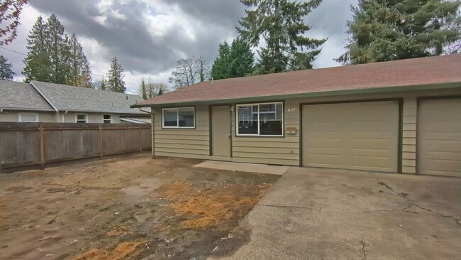 637 SE 7th Ave