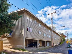 Laru in Burien, WA - Foto de edificio - Building Photo