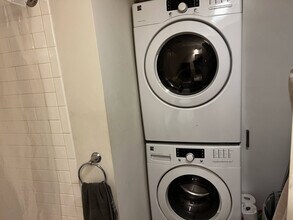 691 Massachusetts Ave, Unit 1A in Boston, MA - Foto de edificio - Building Photo