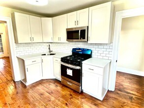 221 8th St in Jersey City, NJ - Building Photo - Building Photo