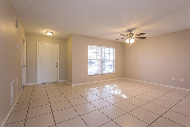2435 Sagemont Dr in Brandon, FL - Building Photo - Building Photo