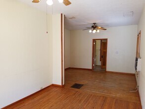 2121 Walnut St in Cedar Falls, IA - Building Photo - Building Photo