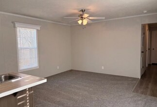 251 N Chevalier Dr in Howell, MI - Foto de edificio - Building Photo