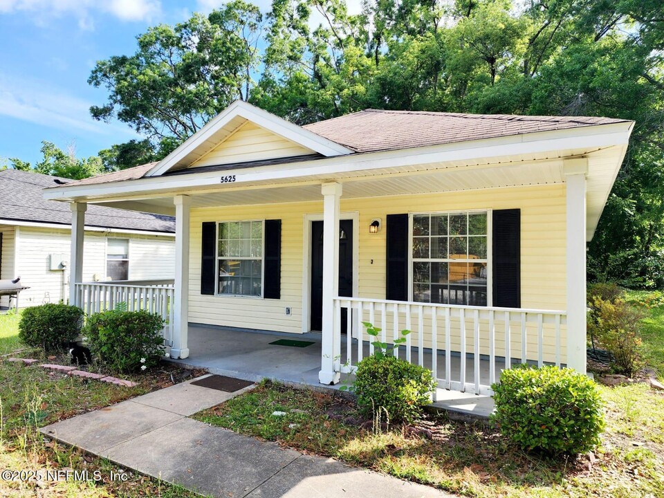5625 Benedict Rd in Jacksonville, FL - Building Photo