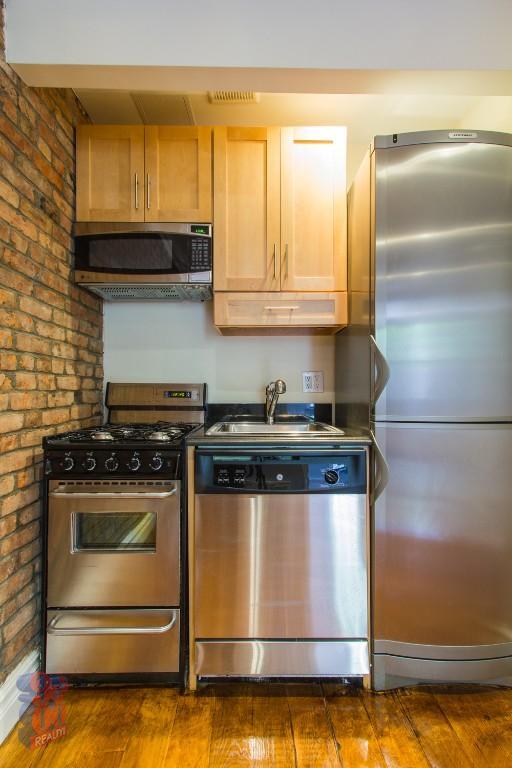 property at 521 E 5th St