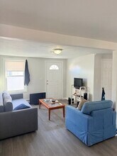 58 Kent St, Unit #2 in Quincy, MA - Building Photo - Building Photo