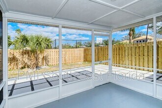 2233 Michele Dr in Sarasota, FL - Building Photo - Building Photo