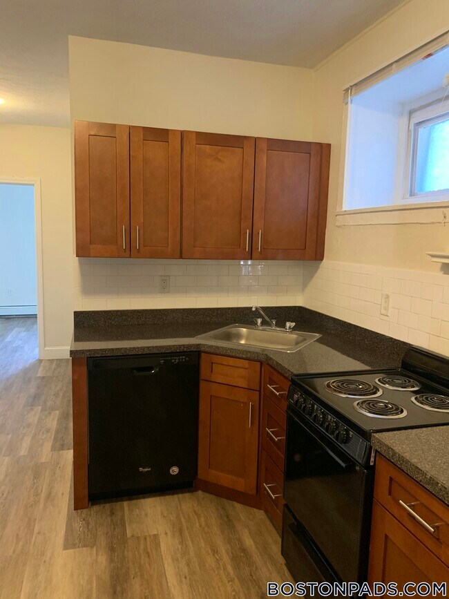1375 Commonwealth Ave in Boston, MA - Building Photo - Building Photo
