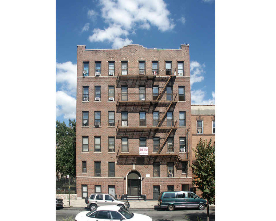 811 Crotona N in Bronx, NY - Building Photo