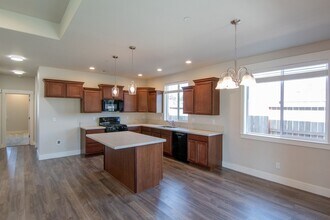 6073 Fallworth Dr in Redding, CA - Building Photo - Building Photo