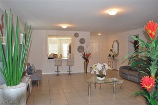 1217 Santa Barbara Blvd N in Cape Coral, FL - Building Photo