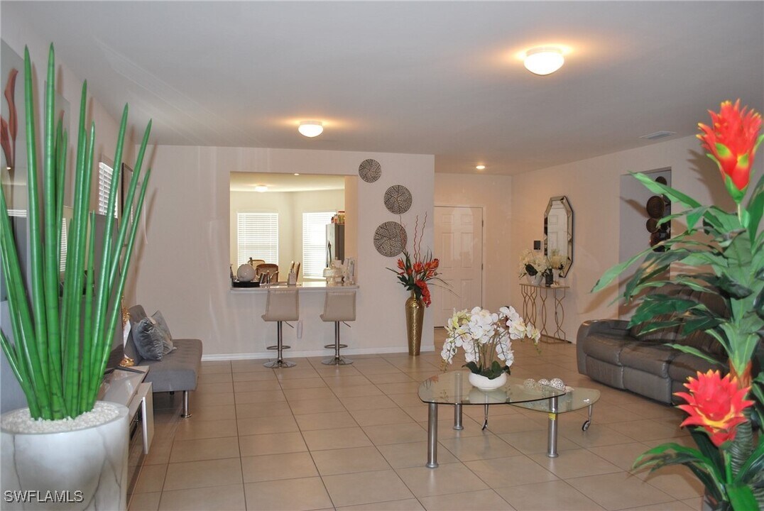 1217 Santa Barbara Blvd N in Cape Coral, FL - Building Photo