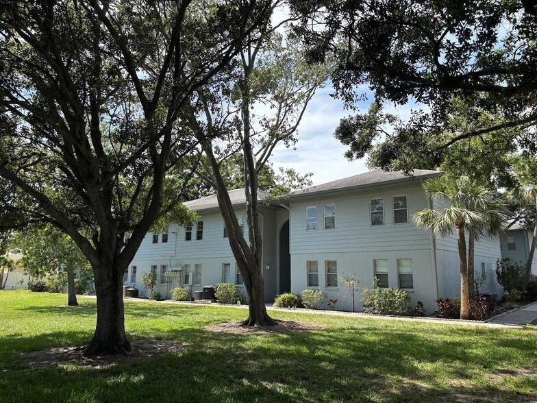10800 US Hwy 19 N, Unit 237 in Pinellas Park, FL - Building Photo