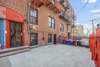 3944 Barnes Ave in Bronx, NY - Building Photo - Building Photo