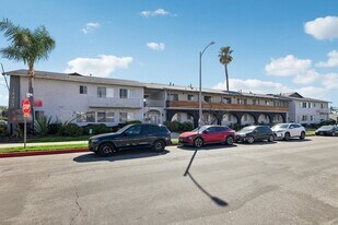 Prairie Villas Apartments in Northridge, CA - Building Photo