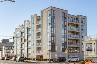 The Beach House in Rockaway Beach, NY - Building Photo - Building Photo