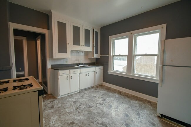 18911 Locherie Ave in Euclid, OH - Building Photo - Building Photo