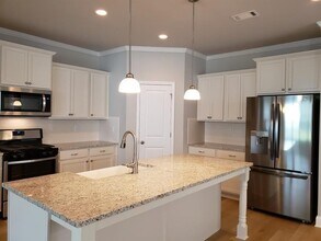 5192 Parkwood Dr in Flowery Branch, GA - Building Photo - Building Photo