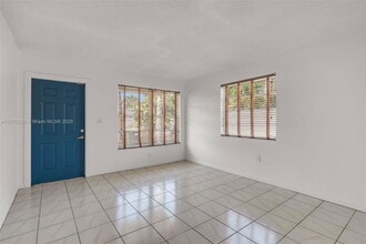 6731 SW 15th St in Miami, FL - Building Photo - Building Photo