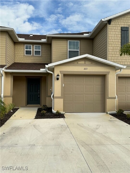 15020 Caspian Tern Ct in North Fort Myers, FL - Building Photo