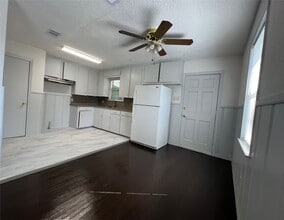 21702 E Memorial Dr in Porter, TX - Building Photo - Building Photo