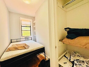 14 St Marks Pl in New York, NY - Foto de edificio - Building Photo