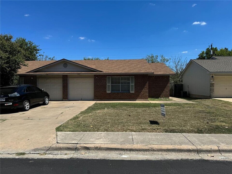 1203 Ridgemont St-Unit -RIDGEMONT ST 1203 in Round Rock, TX - Building Photo
