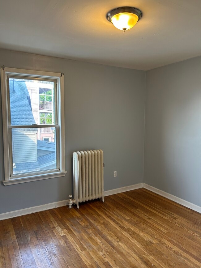 82 Grant St, Unit 82 Grant St ,unit 2 Lynn in Lynn, MA - Foto de edificio - Building Photo